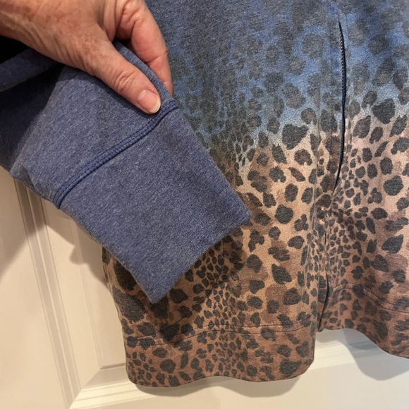 Natalie & Me Weekend Hooded Jacket - Picture 3 of 9